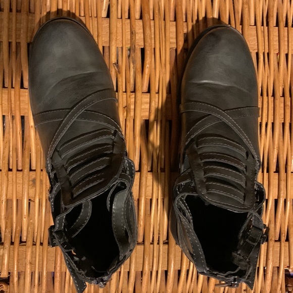 Charcoal Gray Strappy Ankle Boots Booties - Picture 6 of 8